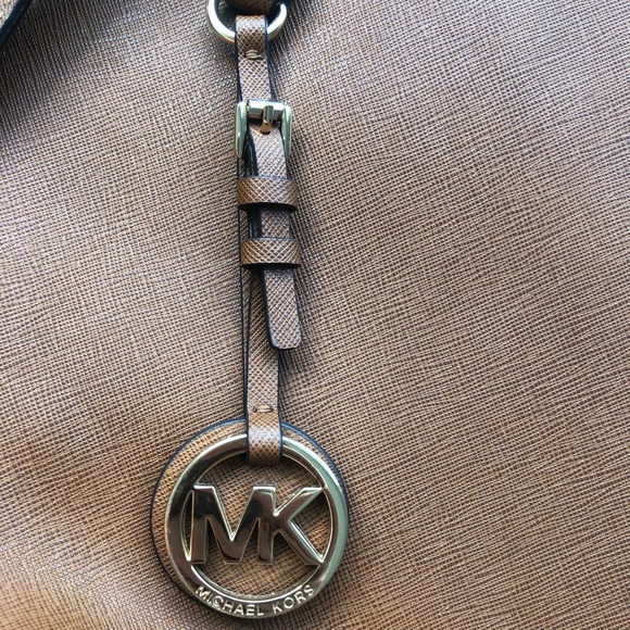 Authentic MIchael Kors Jet Set Travel Medium tote - Picture 11 of 15